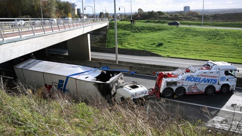 De gekantelde truck op de E314 aan het UZ Gasthuisberg Leuven 3