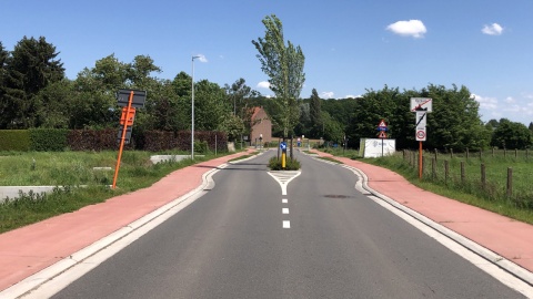De provincie Vlaams-Brabant investeert 269.307,36 euro in de aanleg van fietspaden langs de Kerkomsesteenweg in Boutersem.